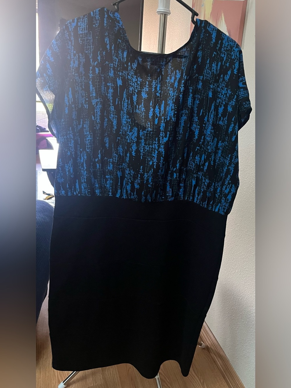 Black and Blue Short Sleeve Midi Shift Dress